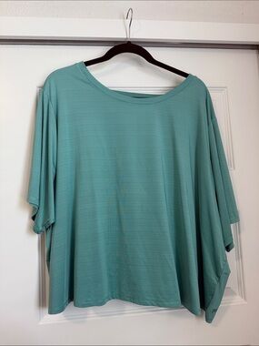 Fabletics Scoop-Neck Short Sleeve Top in Teal Blue-Green